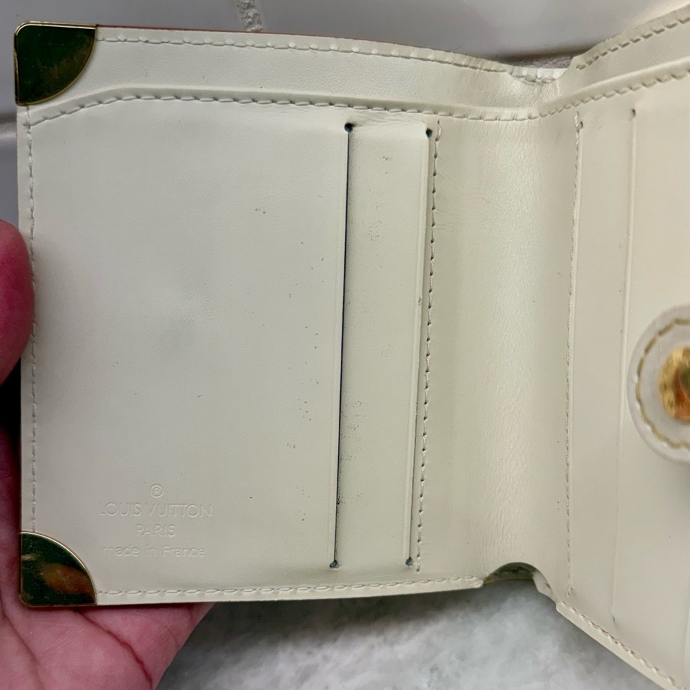 LOUIS VUITTON Unisex Suhali Goatskin Leather Compact Zip Bifold Wallet Ivory - Picture 12 of 16
